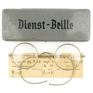 Wehrmacht 'Dienst-Brille' in Container