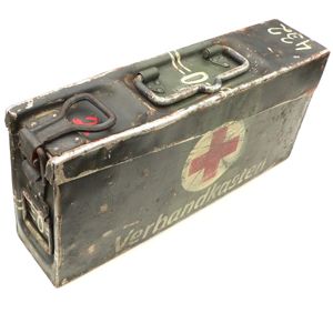MG34/42 Ammo Box used as 'Verbandkasten'
