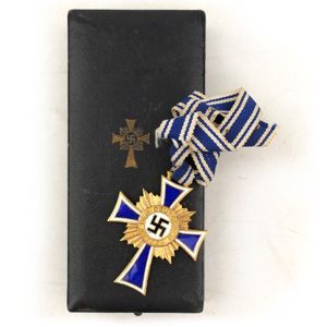 Cased Mother's Cross in Gold