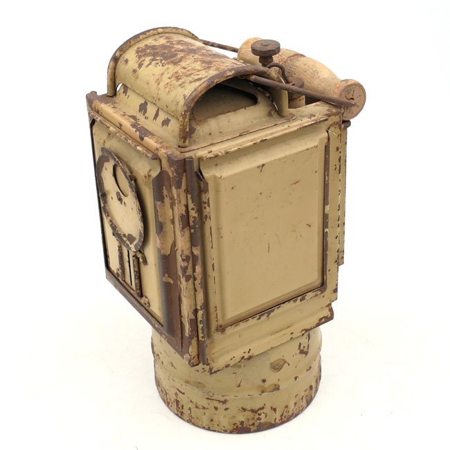 Wehrmacht Tan Painted Carbide Field Lantern — image 2