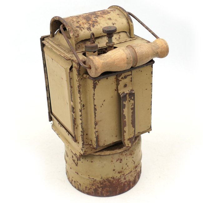 Wehrmacht Tan Painted Carbide Field Lantern — image 3