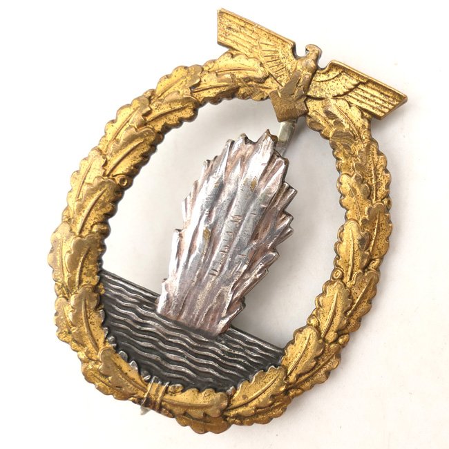 Kriegsmarine Minesweeper War Badge 'Schwerin' — image 2