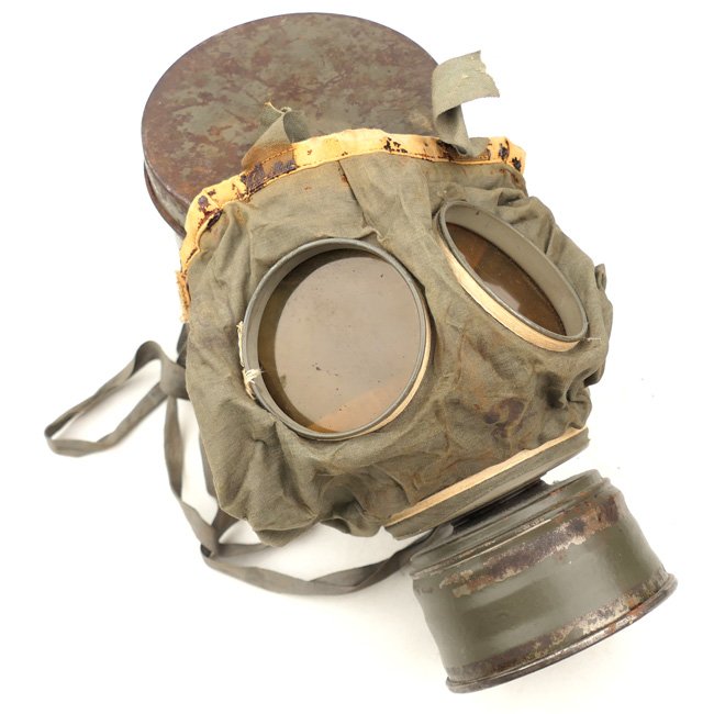 WW1 German M15 Gasmask with Canister — image 3