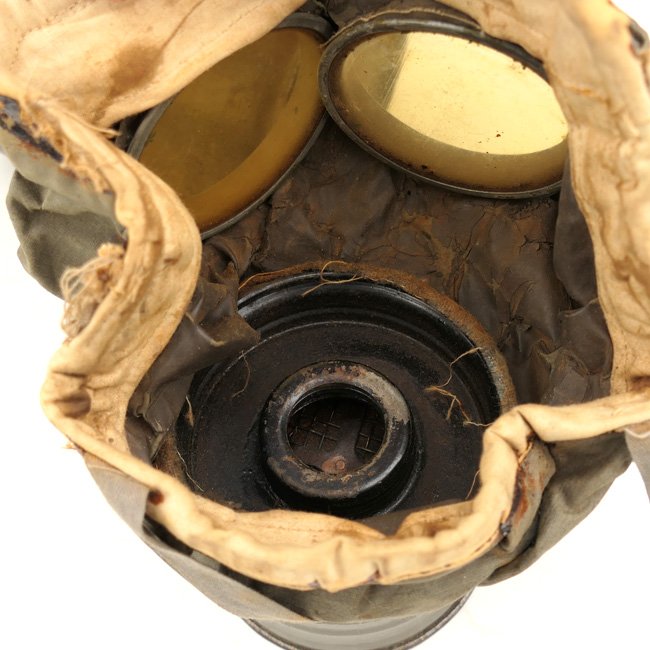 WW1 German M15 Gasmask with Canister — image 4
