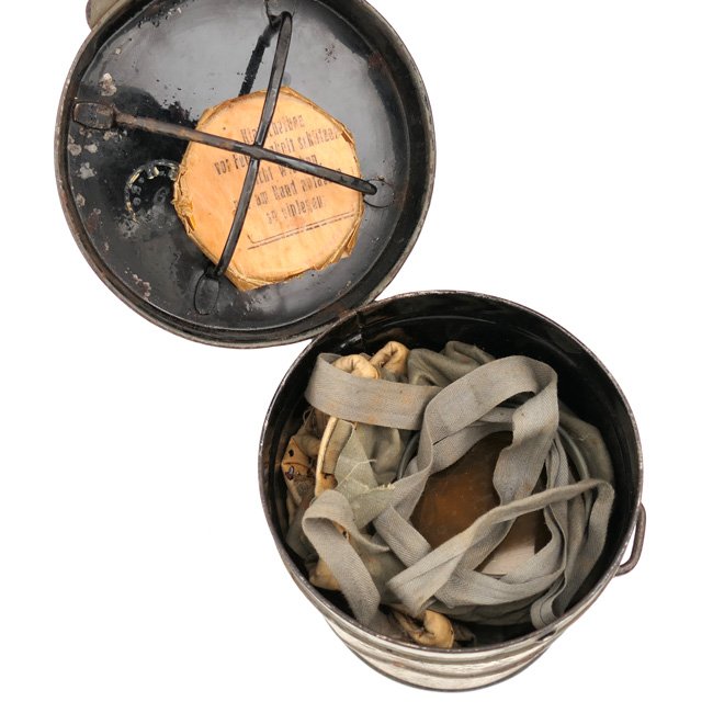 WW1 German M15 Gasmask with Canister — image 8