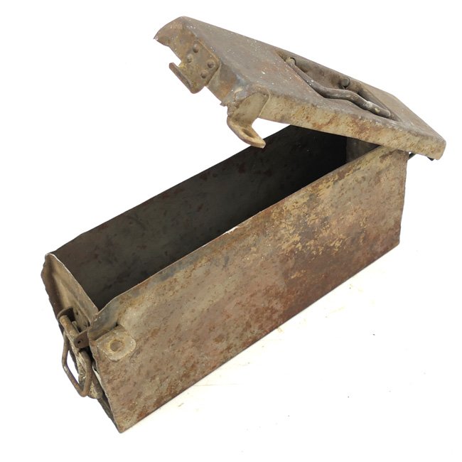 MG34/42 'Patronenkasten 41' used as Toolbox — image 4