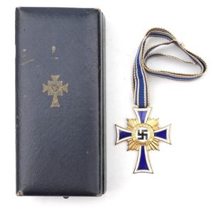 Cased Mother's Cross in Gold