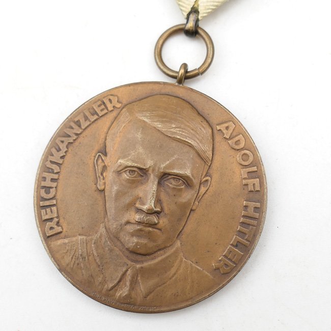 'Reichskanzler Adolf Hitler' Shooting Medal 1933 — image 2