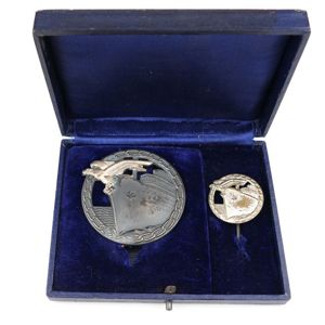 Cased Kriegsmarine Blocade Runner Badge Set