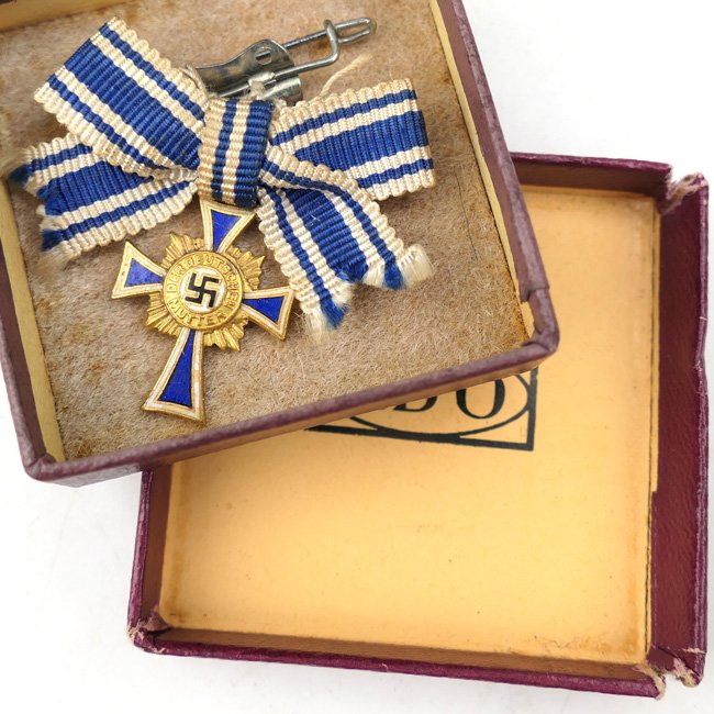 Cased Miniature Mothers Cross in Gold 'L/11' — image 2