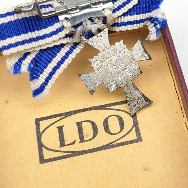 Cased Miniature Mothers Cross in Silver 'L/11' — image 4