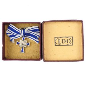 Cased Miniature Mothers Cross in Silver 'L/11'