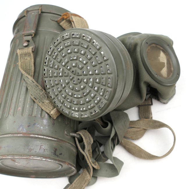 WH (Heer) Gasmask with short type Canister — image 2