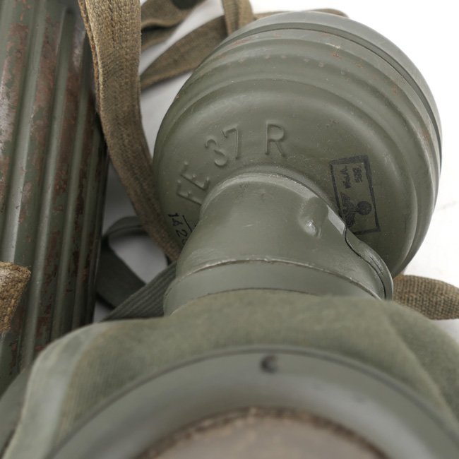 WH (Heer) Gasmask with short type Canister — image 3