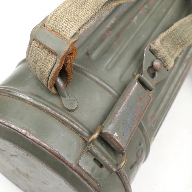 WH (Heer) Gasmask with short type Canister — image 9