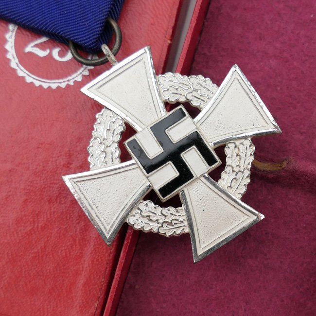 Cased Twenty-five Years Faithful Service Medal — image 2