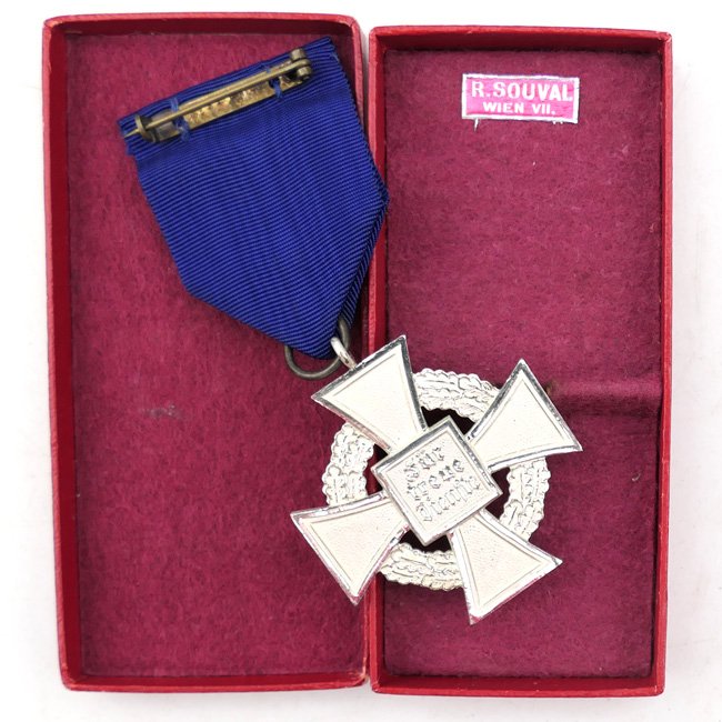 Cased Twenty-five Years Faithful Service Medal — image 3