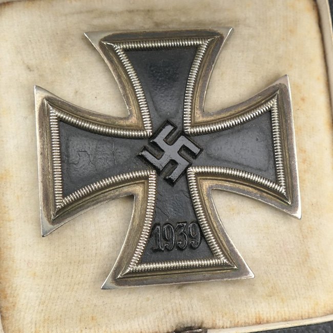 Cased Iron Cross 1st Class 'Meybauer' — image 2