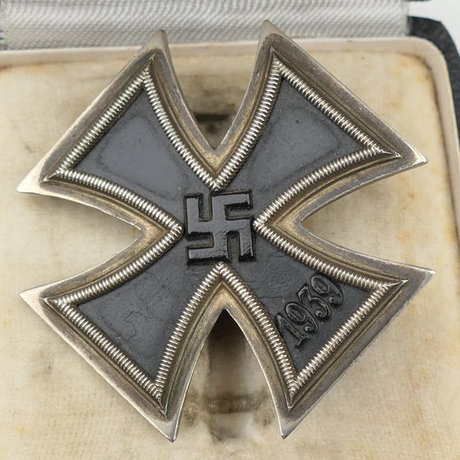 Cased Iron Cross 1st Class 'Meybauer' — image 3
