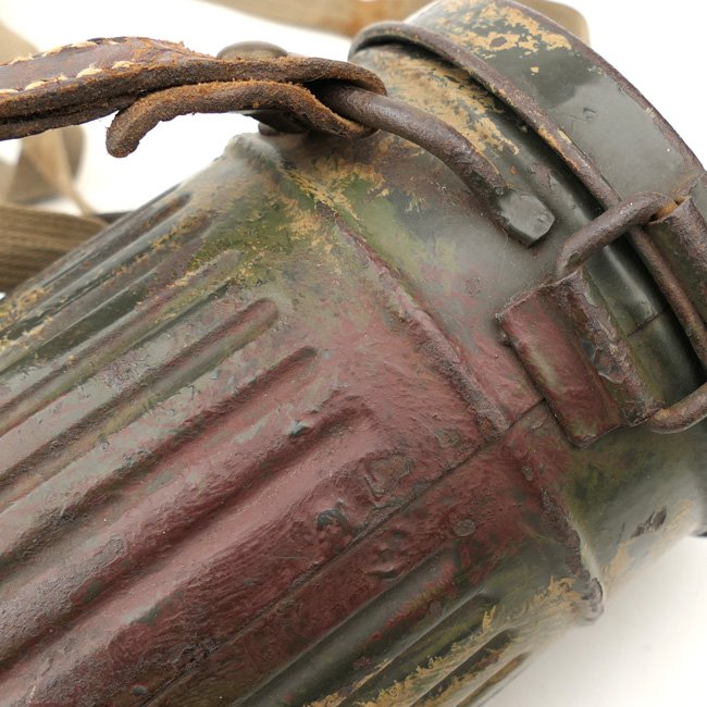 WH (Heer) Gas Mask with Camouflaged Canister — image 6