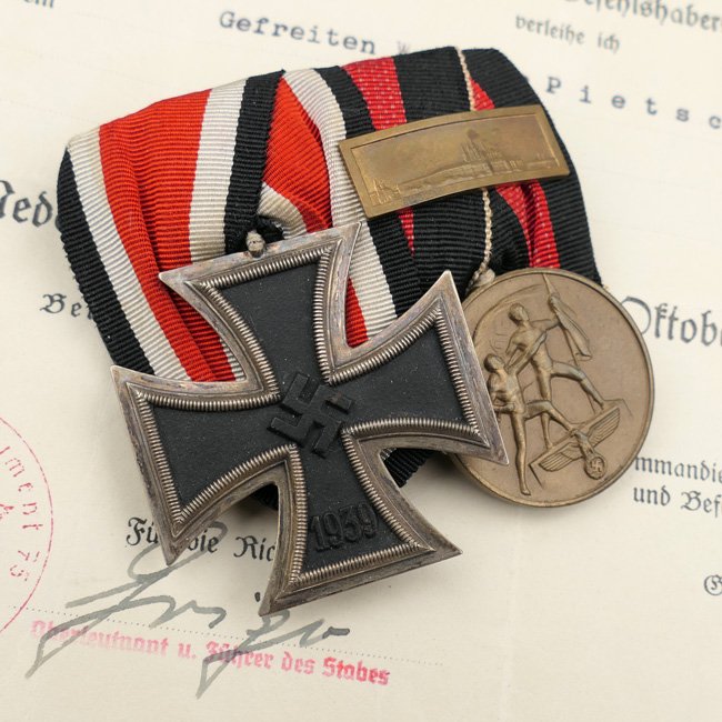 WH (Heer) 2-Piece Medal Bar & Award Document — image 4