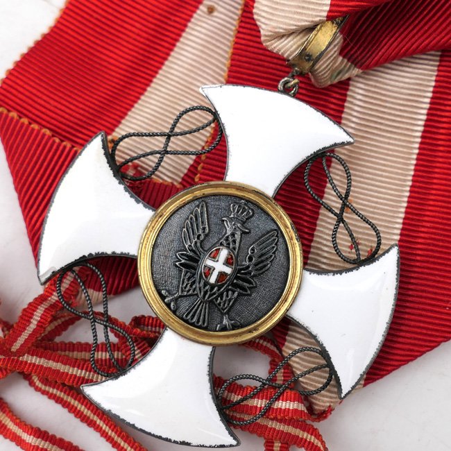 Order of the Crown of Italy from estate of 'Erich Kressmann' — image 2