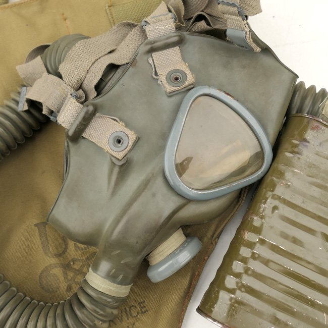 US Army Service Gas Mask with Carrying Bag — image 4