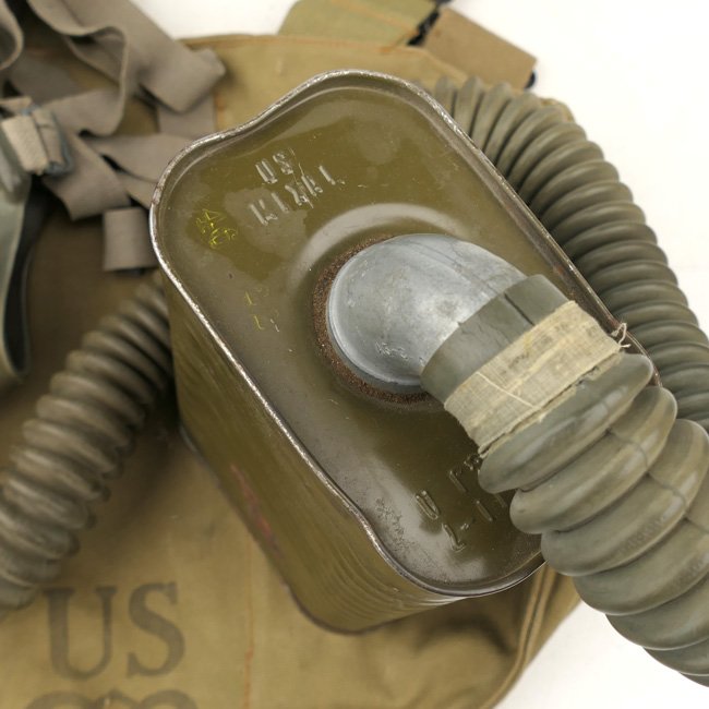US Army Service Gas Mask with Carrying Bag — image 8