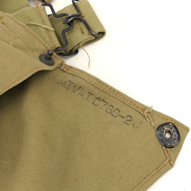 US Army Service Gas Mask with Carrying Bag — image 9