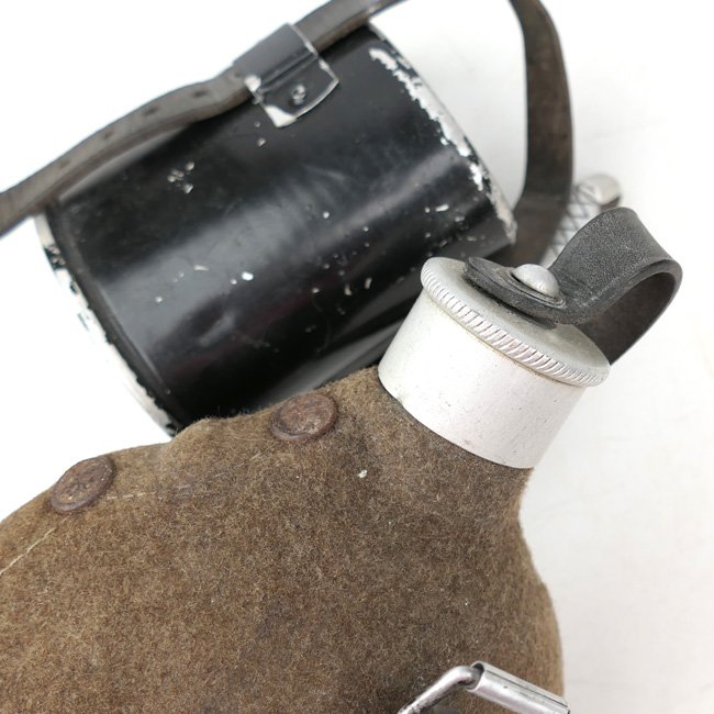 Wehrmacht M31 Canteen and Cup — image 3