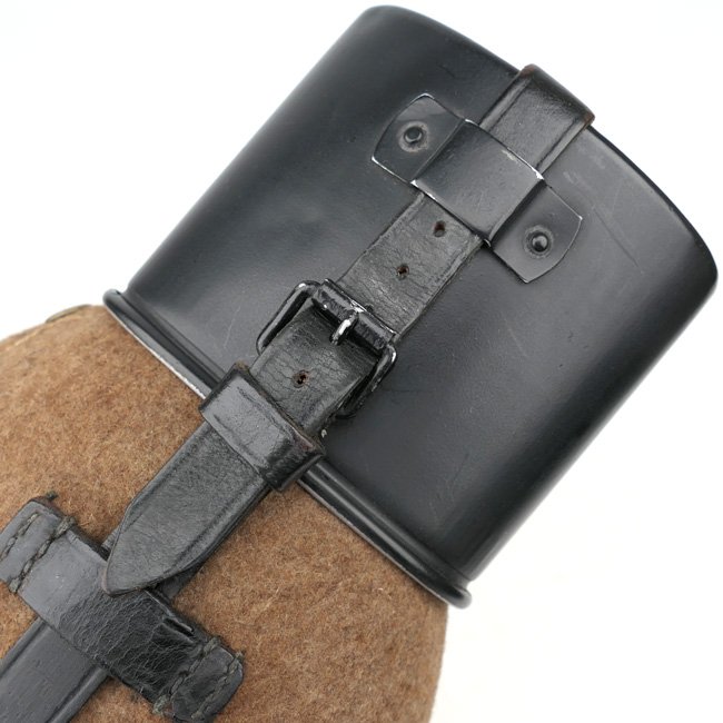 Wehrmacht M31 Canteen and Cup — image 2