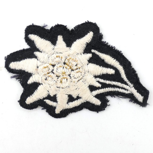 Waffen-SS 'Gebirgsjäger' Cap Insignia — image 3