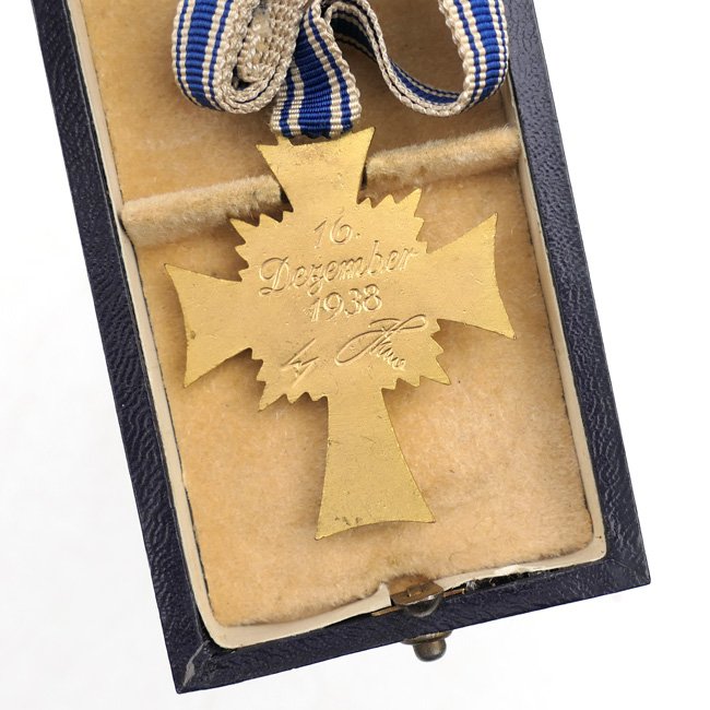 Cased Mother's Cross in Gold — image 4