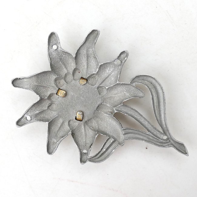 WH (Heer) Gebirgsjäger Cap Badge — image 3