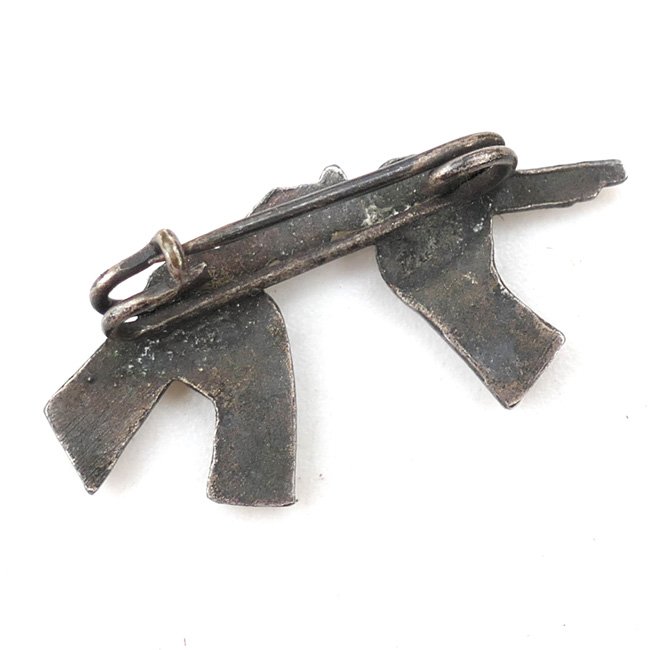 Dutch 'Gebroken Geweertje' Badge — image 3