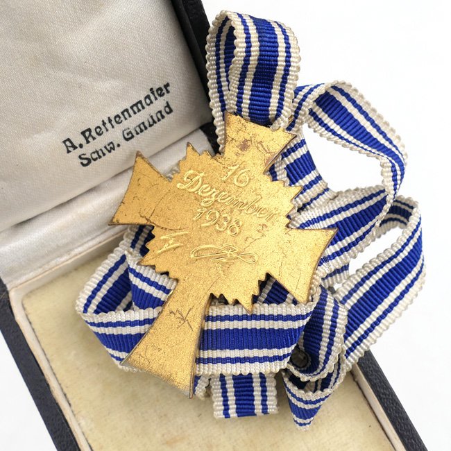 Cased Mother's Cross in Gold — image 3