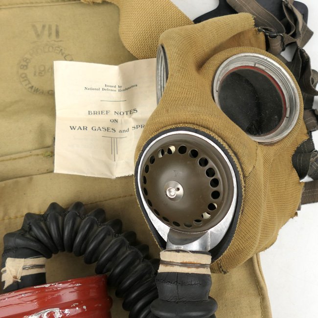 Canadian Gas Mask with Carrying Bag 1942 — image 3