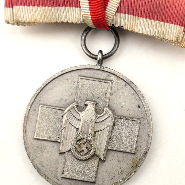 Social Welfare Medal on Female Ribbon — image 2