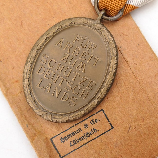 Westwall Medal with Pouch 'Hymmen & Co' — image 4