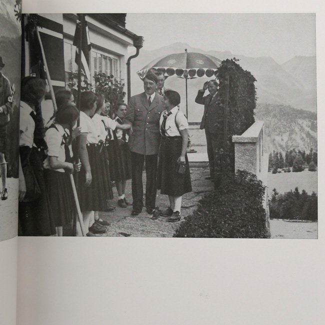 Hoffmann Photo-Book: 'Hitler in seinen Bergen' — image 4