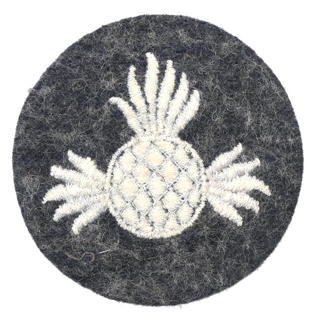 Luftwaffe heavy Aerial Bomb Armourer's Trade Badge — image 2