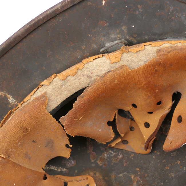 Late war WH (Heer) M40 Combat Helmet — image 10