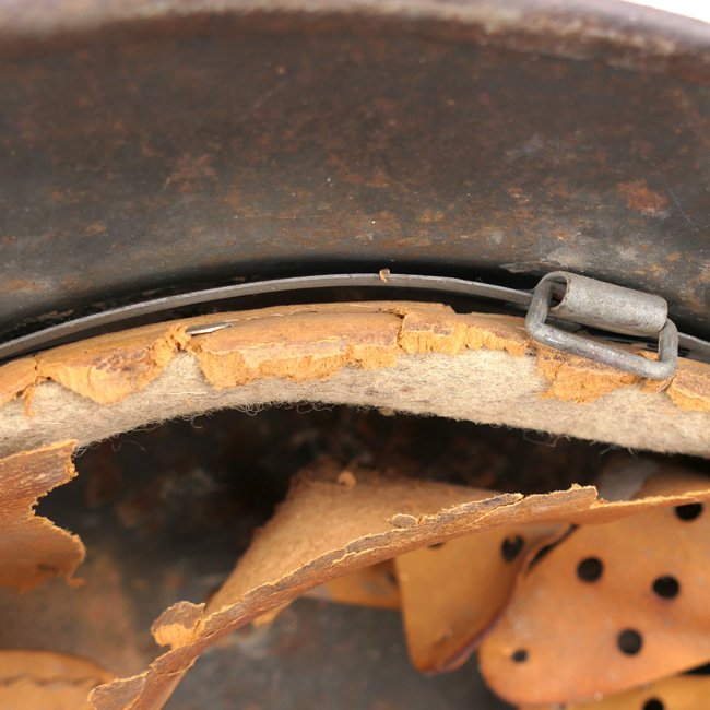Late war WH (Heer) M40 Combat Helmet — image 13