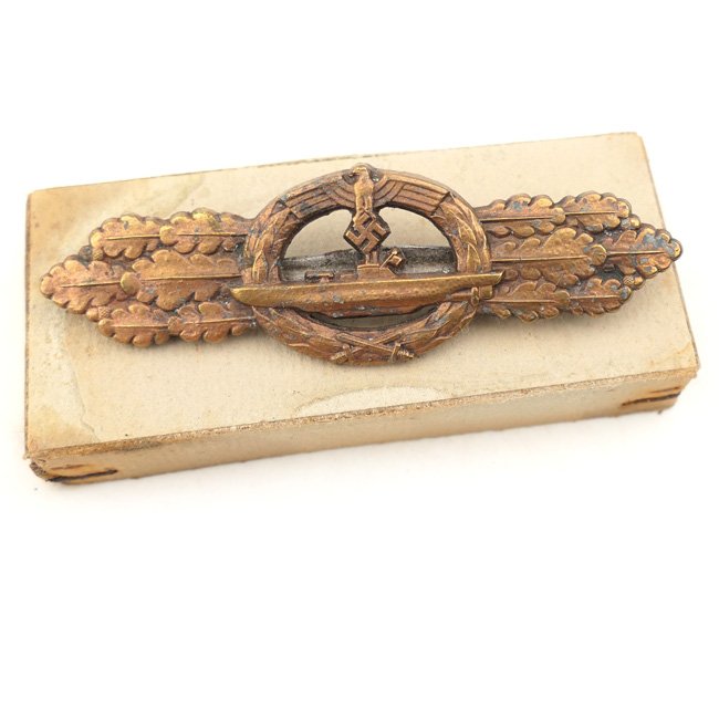 Kriegsmarine U-Boat Front Clasp in Bronze in Box — image 3
