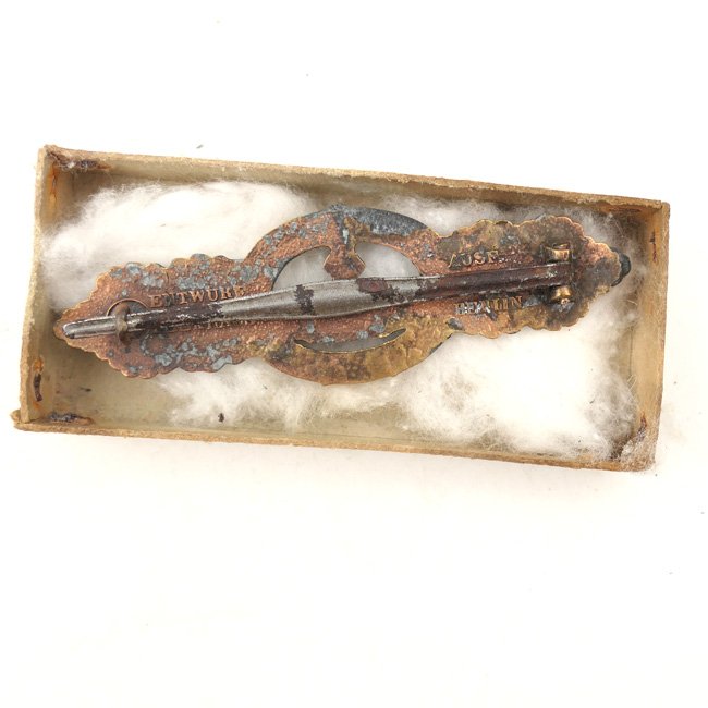 Kriegsmarine U-Boat Front Clasp in Bronze in Box — image 5