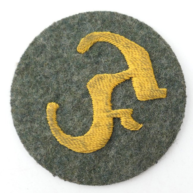 WH (Heer) 'Feuerwerker' Trade Badge — image 2