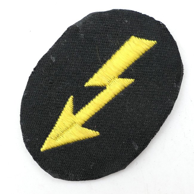 German Female Signal Auxiliaries Armbadge — image 2