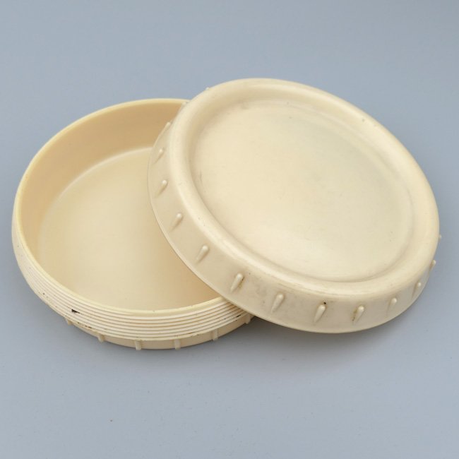 White coloured Wehrmacht 'Fettbuchse' — image 2