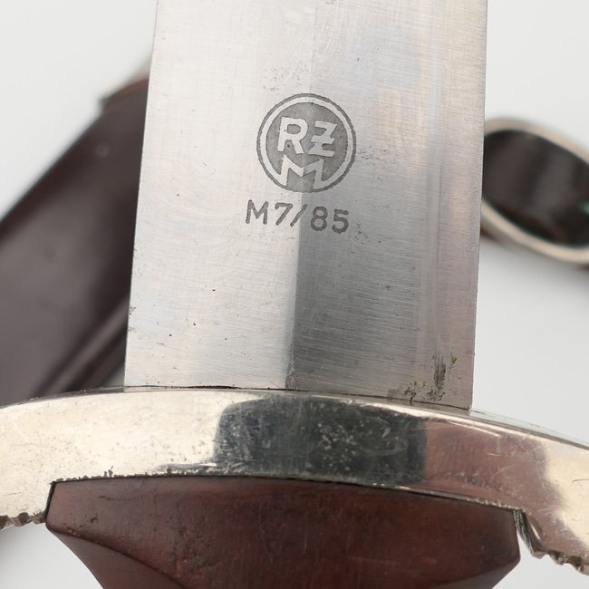 SA M33 Dagger 'RZM M7/85' with Hangers — image 4