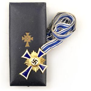 Cased Mother's Cross in Gold